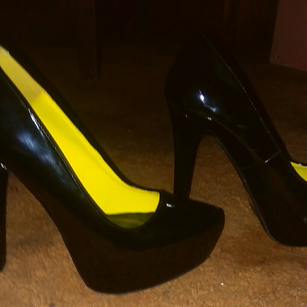 High heels - Picture 2 of 2
